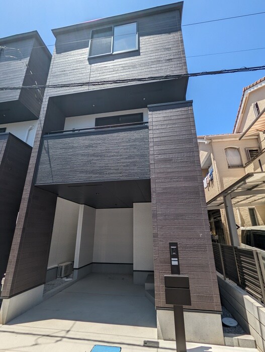 物件外観写真4　(エントランス部分)