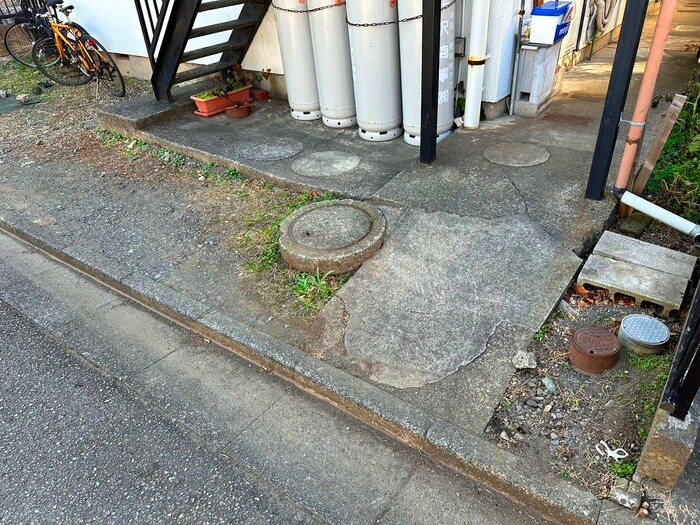 物件外観写真2　(エントランス部分)