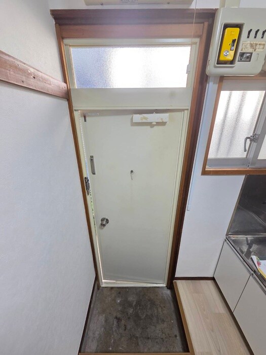 物件内観写真7　(玄関)