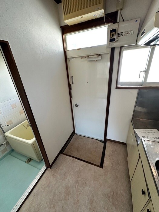 物件内観写真11　(玄関)