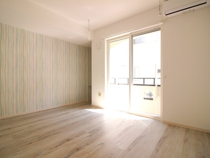 物件内観写真8　(室内からの展望)