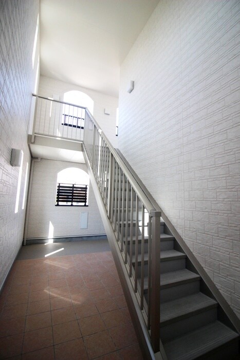 物件外観写真5　(エントランス部分)