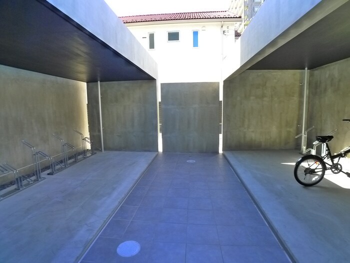 物件外観写真4　(駐輪場)