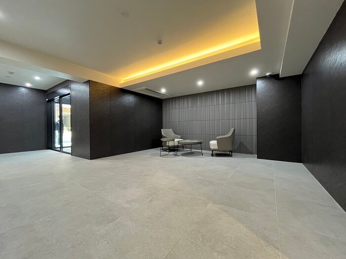 物件外観写真2　(エントランス部分)