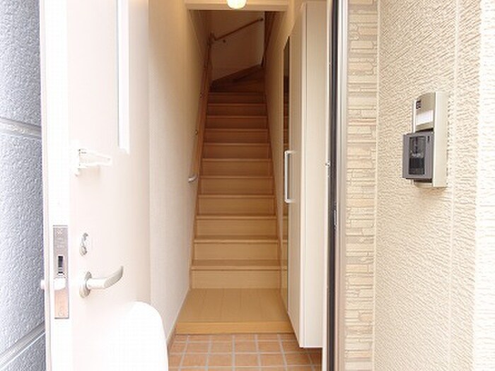 物件内観写真7　(玄関)