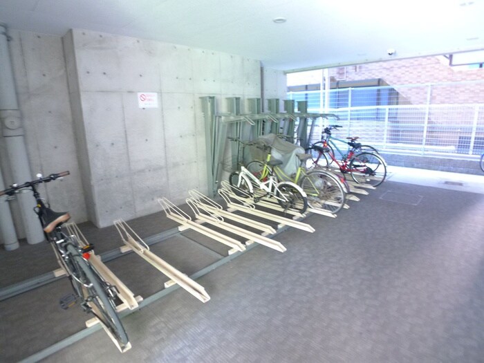物件外観写真6　(駐輪場)