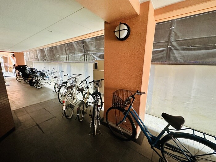 物件外観写真5　(駐輪場)