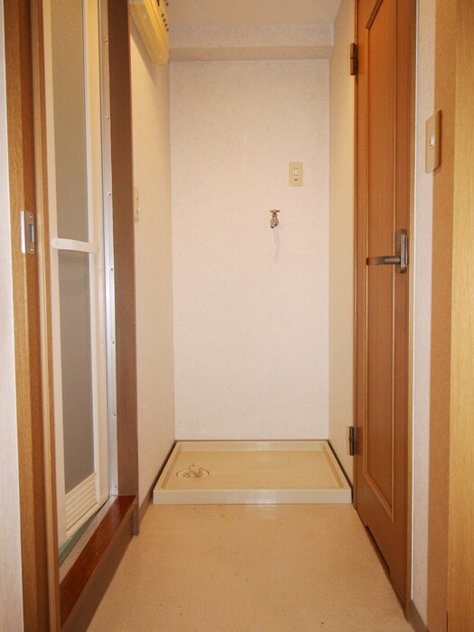 物件内観写真15　(洗濯機置場)