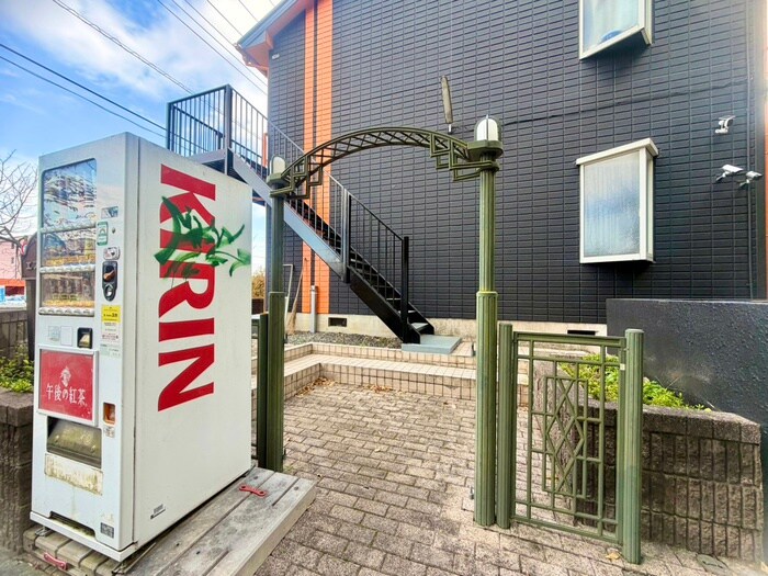 物件外観写真3　(エントランス部分)