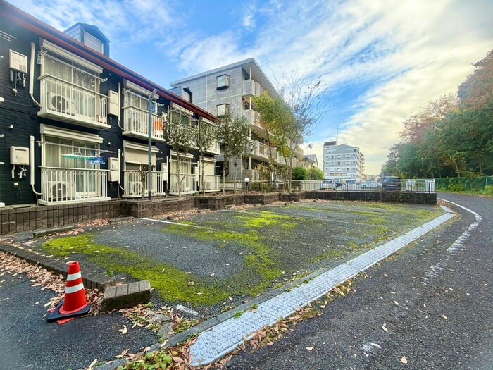 物件外観写真5　(駐車場)