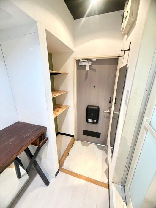 物件内観写真16　(玄関)