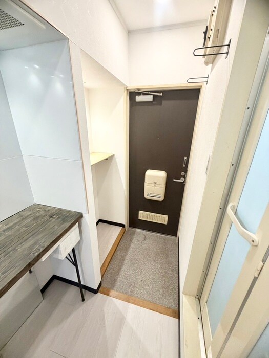 物件内観写真16　(玄関)