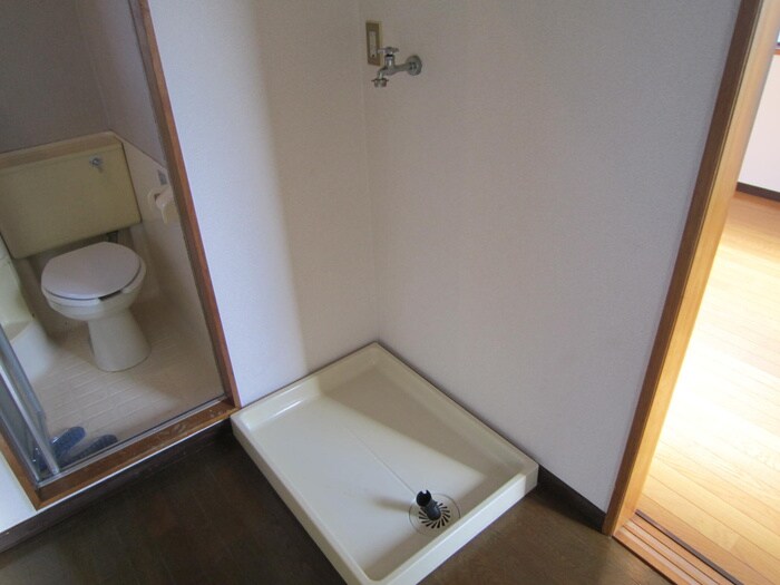 物件内観写真14　(洗濯機置場)