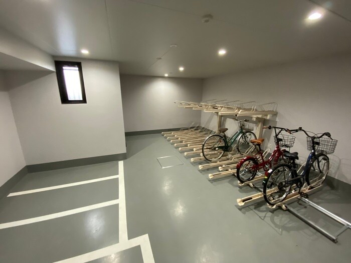 物件外観写真4　(駐輪場)