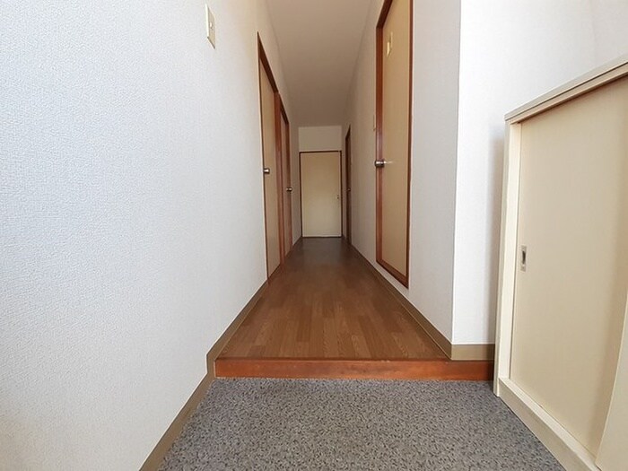 物件内観写真4　(玄関)