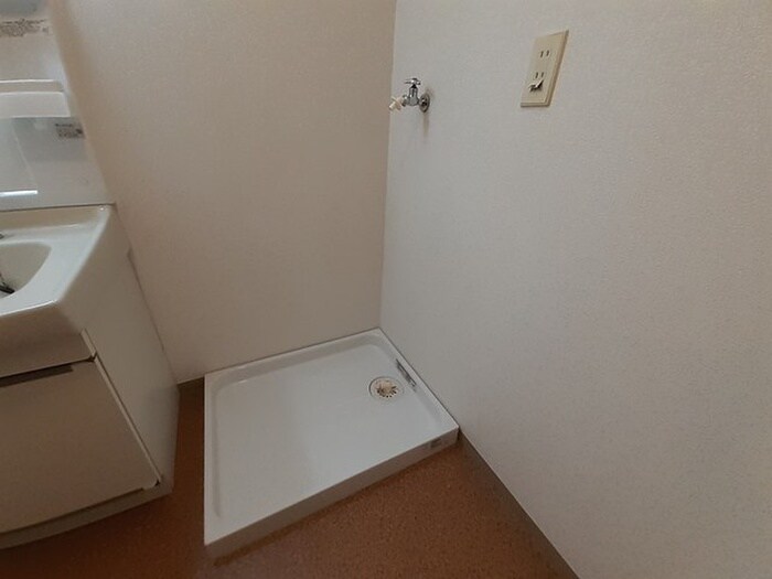 物件内観写真11　(洗濯機置場)