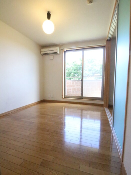 物件内観写真4　(居室)