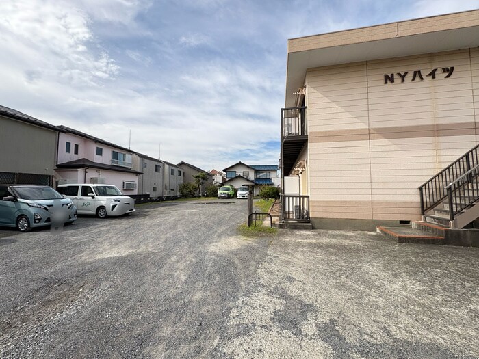 物件外観写真5　(駐車場)