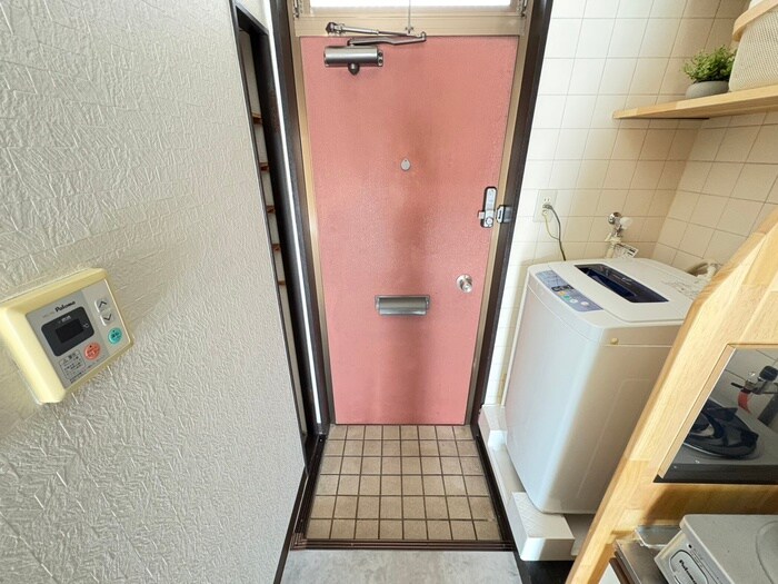 物件内観写真14　(玄関)