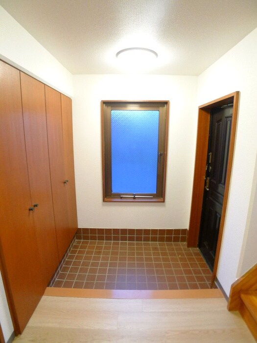 大野町４丁目貸家の玄関