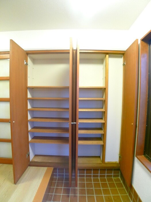 大野町４丁目貸家の靴箱