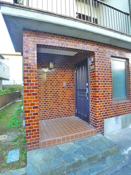 大野町４丁目貸家のエントランス部分