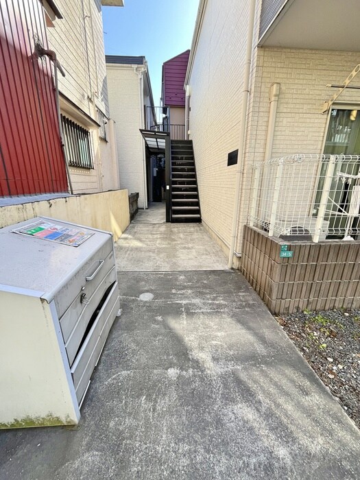 物件外観写真4　(エントランス部分)