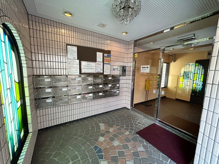 物件外観写真6　(エントランス部分)