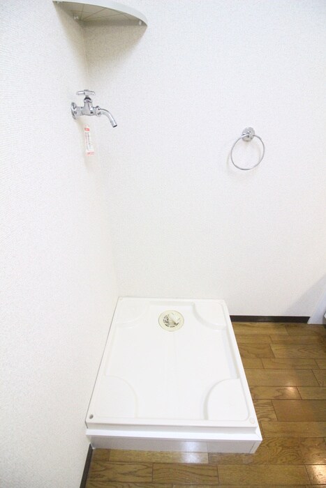 物件内観写真8　(洗濯機置場)