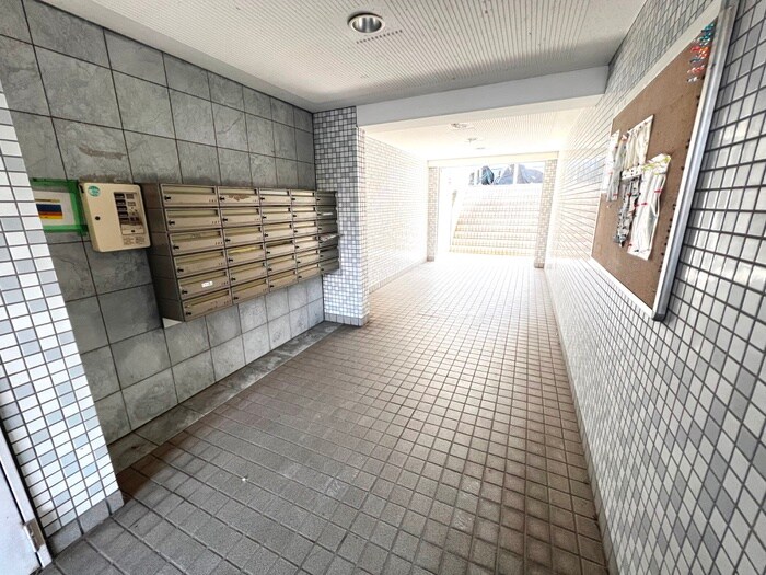 物件外観写真5　(エントランス部分)