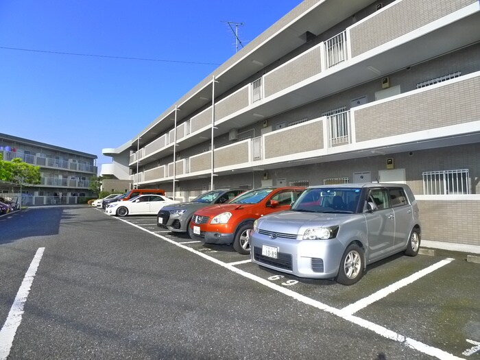 物件外観写真3　(駐車場)