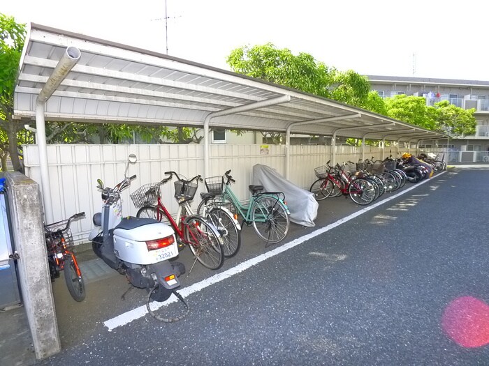 物件外観写真4　(駐輪場)