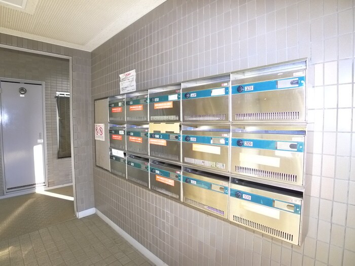 物件外観写真5　(エントランス部分)