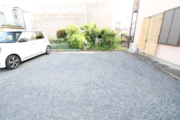 物件外観写真6　(駐車場)