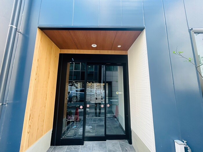 物件外観写真6　(エントランス部分)