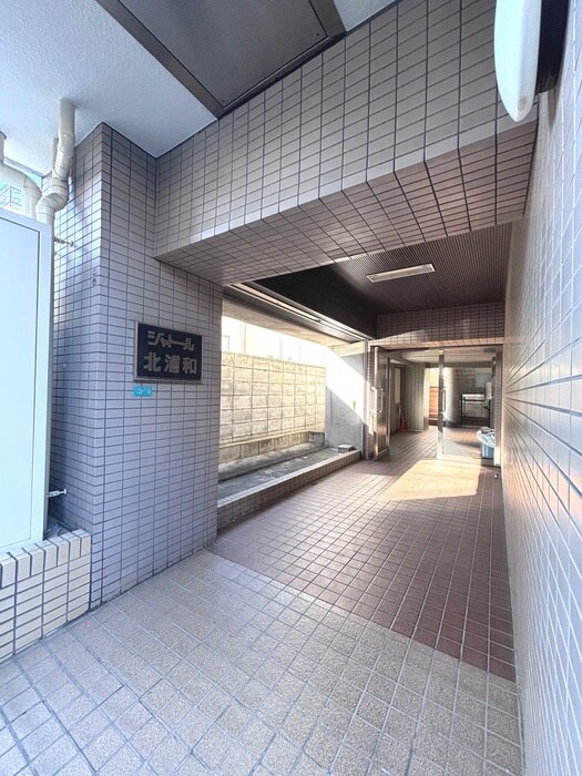 物件外観写真2　(エントランス部分)