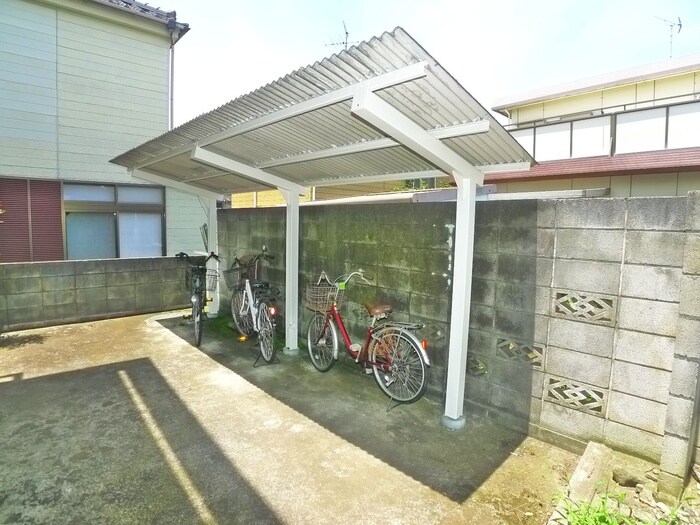 物件外観写真4　(駐輪場)