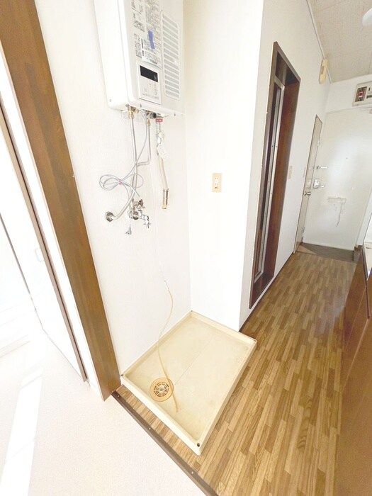 物件内観写真15　(洗濯機置場)