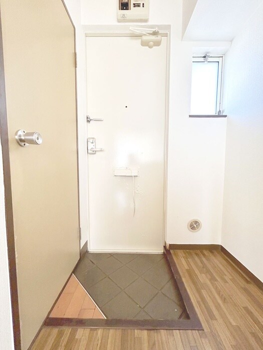 物件内観写真17　(玄関)