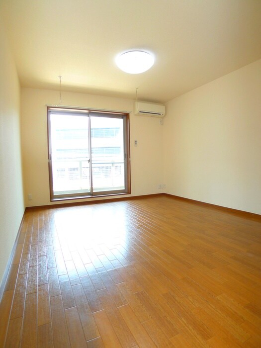 物件内観写真8　(室内からの展望)