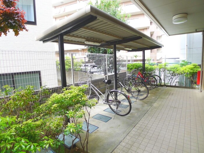 物件外観写真3　(駐輪場)