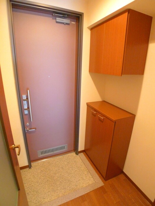 物件内観写真14　(玄関)