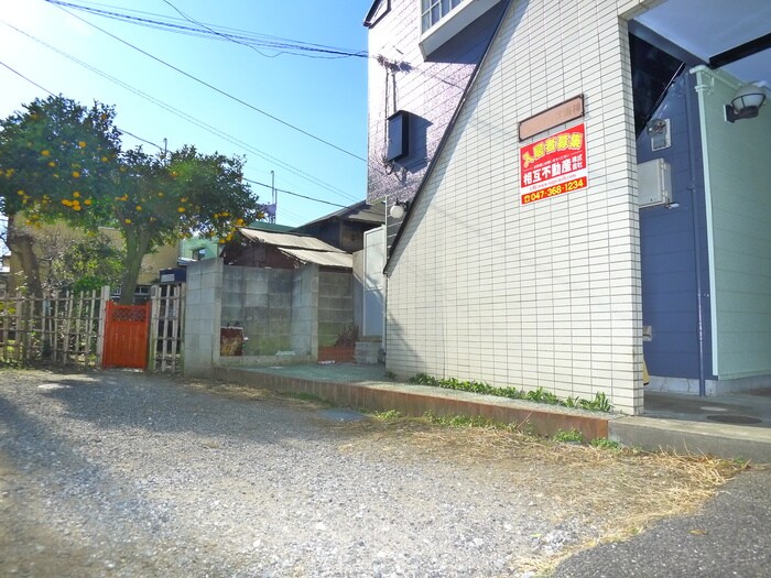 物件外観写真3　(エントランス部分)