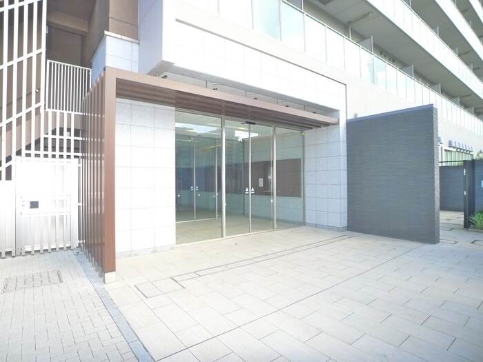 物件外観写真3　(エントランス部分)