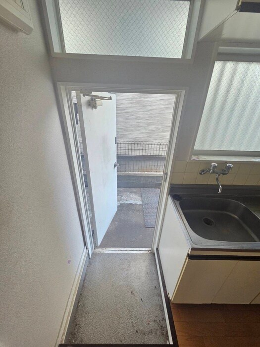 物件内観写真7　(玄関)