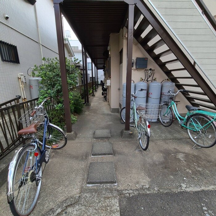 物件外観写真4　(エントランス部分)