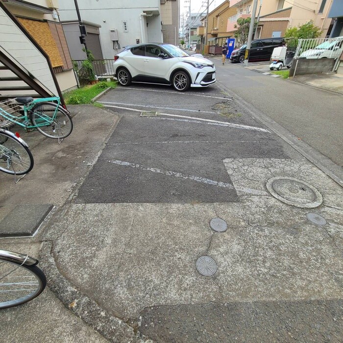 物件外観写真5　(駐車場)