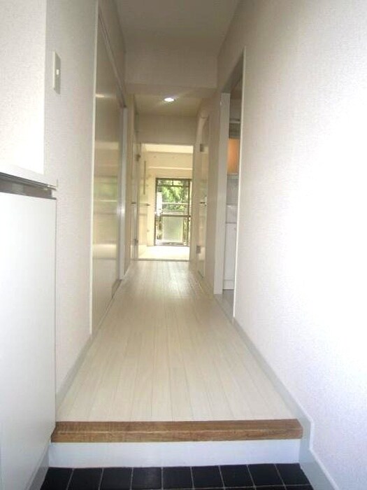 物件内観写真7　(玄関)