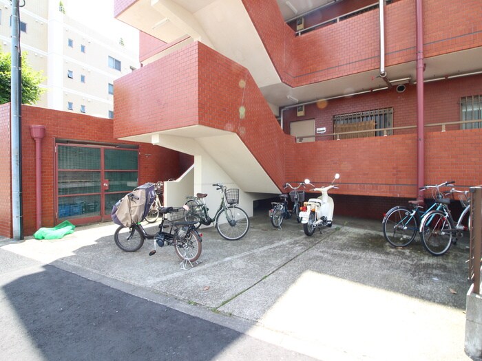 物件外観写真5　(駐輪場)