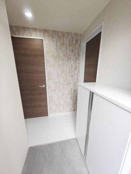 物件内観写真18　(玄関)